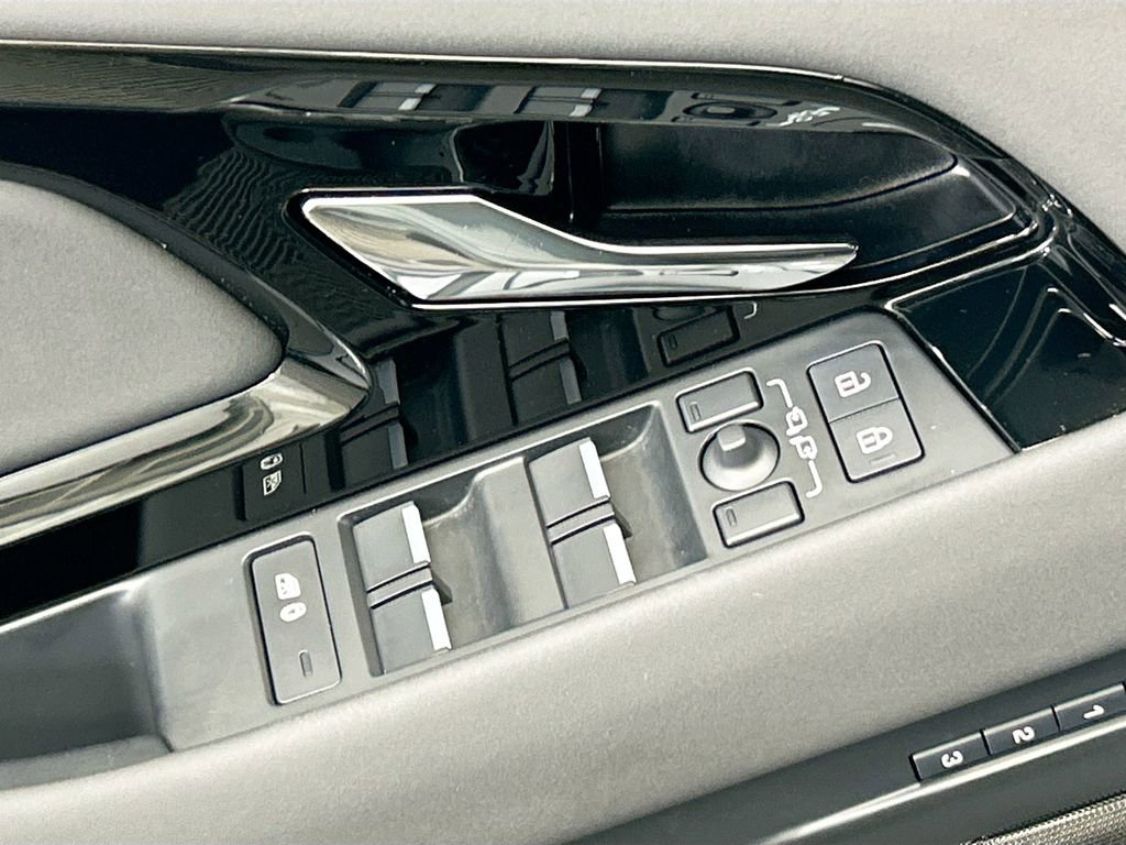 Certified 2025 Land Rover Range Rover Evoque S image 22