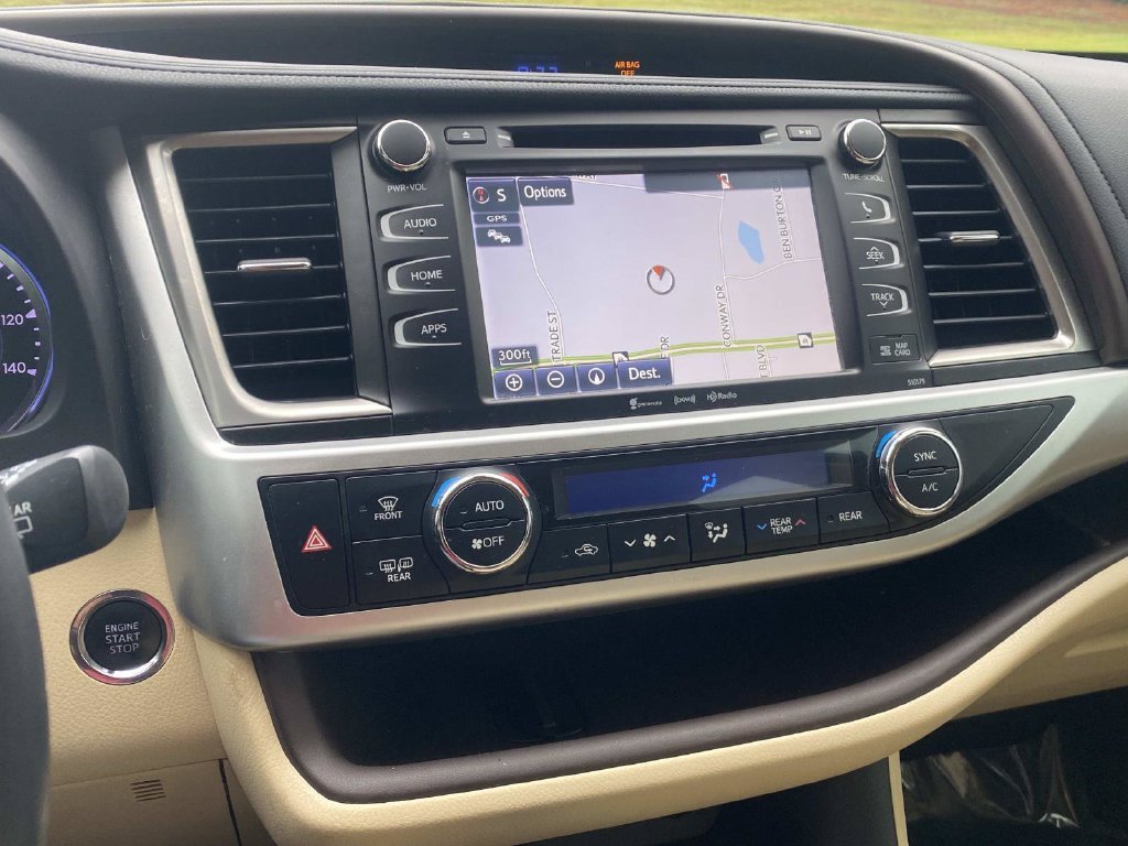 Used 2018 Toyota Highlander XLE FWD image 26