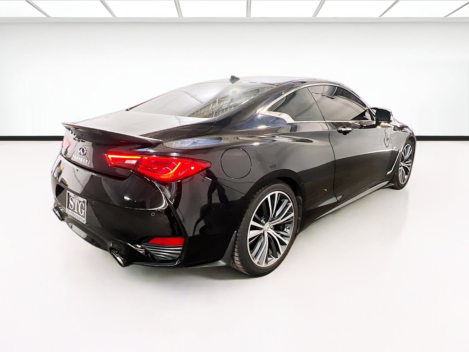 Used 2018 INFINITI Q60 3.0t Luxe w/ Sensory Package 3.0T Luxe RWD image 4