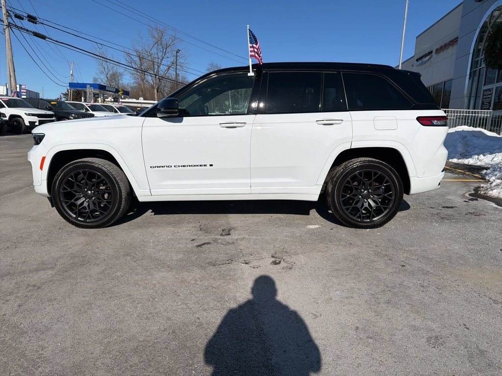 Used 2025 Jeep Grand Cherokee Summit AWD/4WD image 14