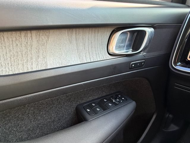 Used 2023 Volvo XC40 B4 Core w/ Convenience Package FWD image 31