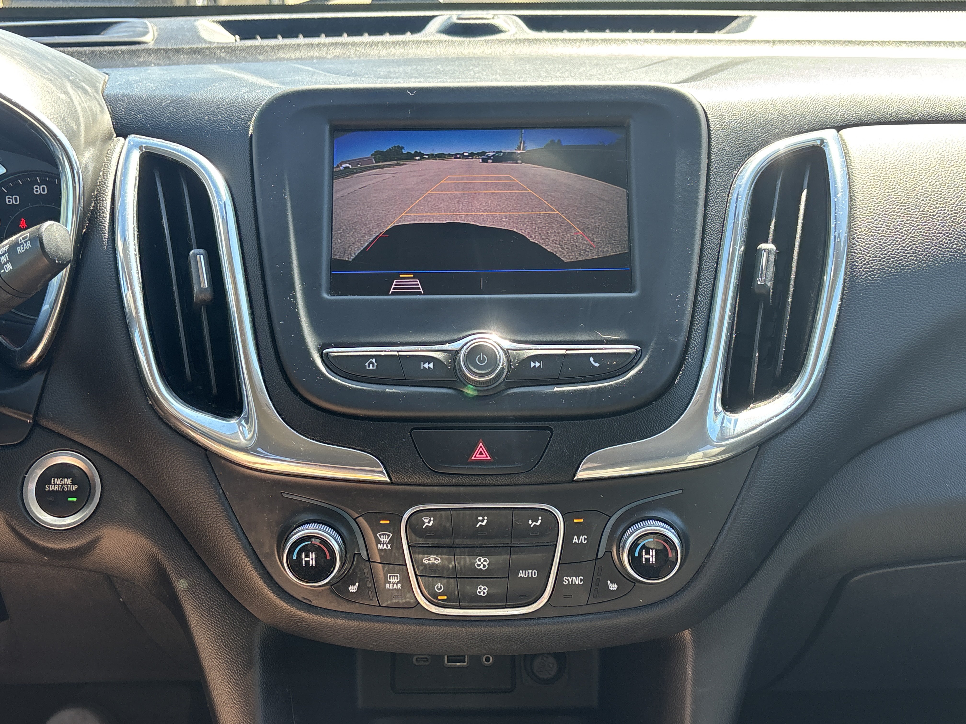 Used 2020 Chevrolet Equinox LT FWD image 17