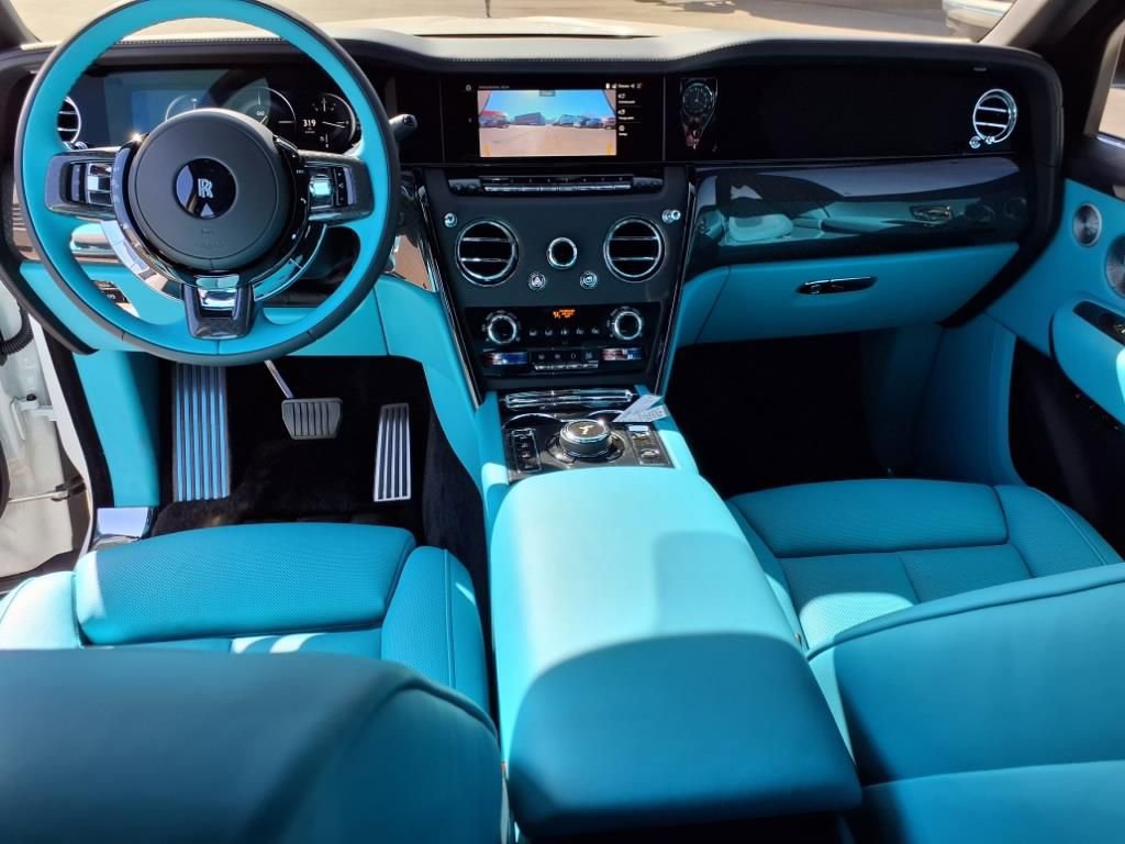 Used 2025 Rolls-Royce Cullinan Black Badge image 13