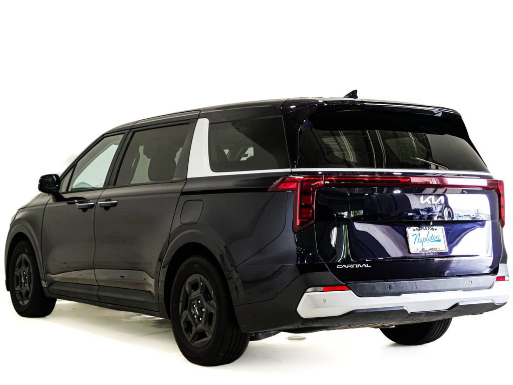 Used 2025 Kia Carnival FWD image 7