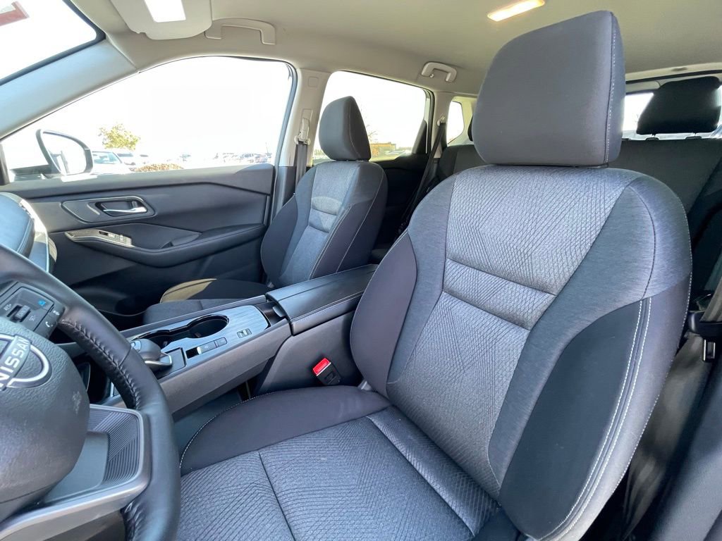 Used 2025 Nissan Rogue SV image 22