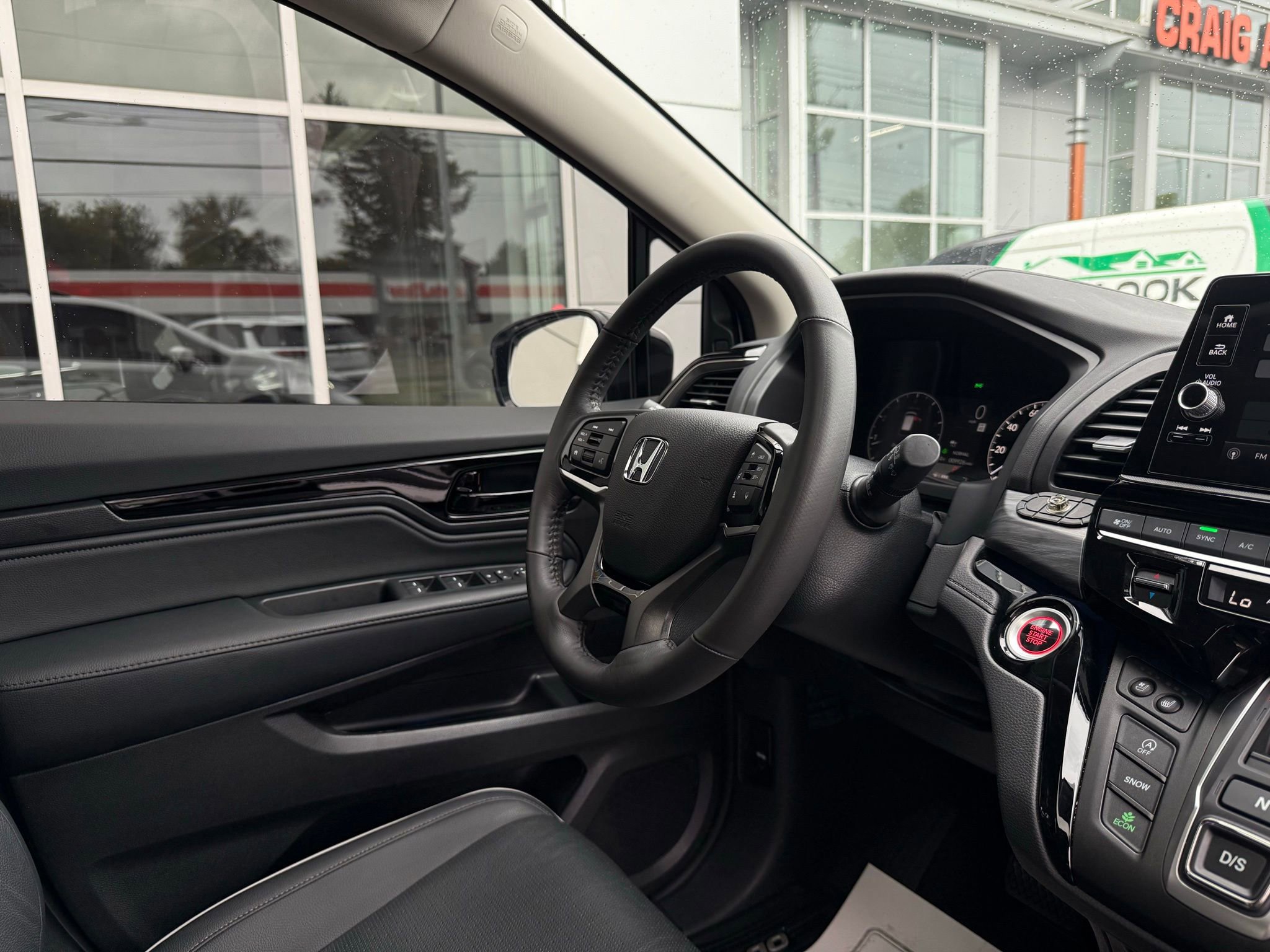 Used 2025 Honda Odyssey Elite image 18