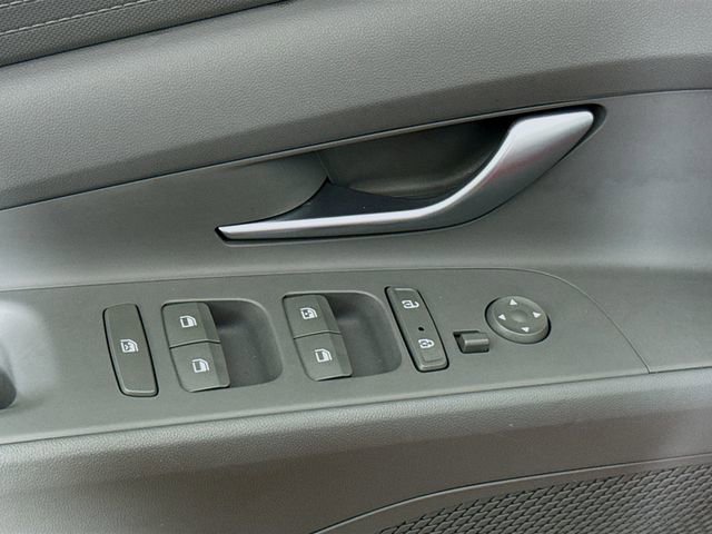 Used 2023 Hyundai Elantra SEL w/ Preferred Accessory Package image 18