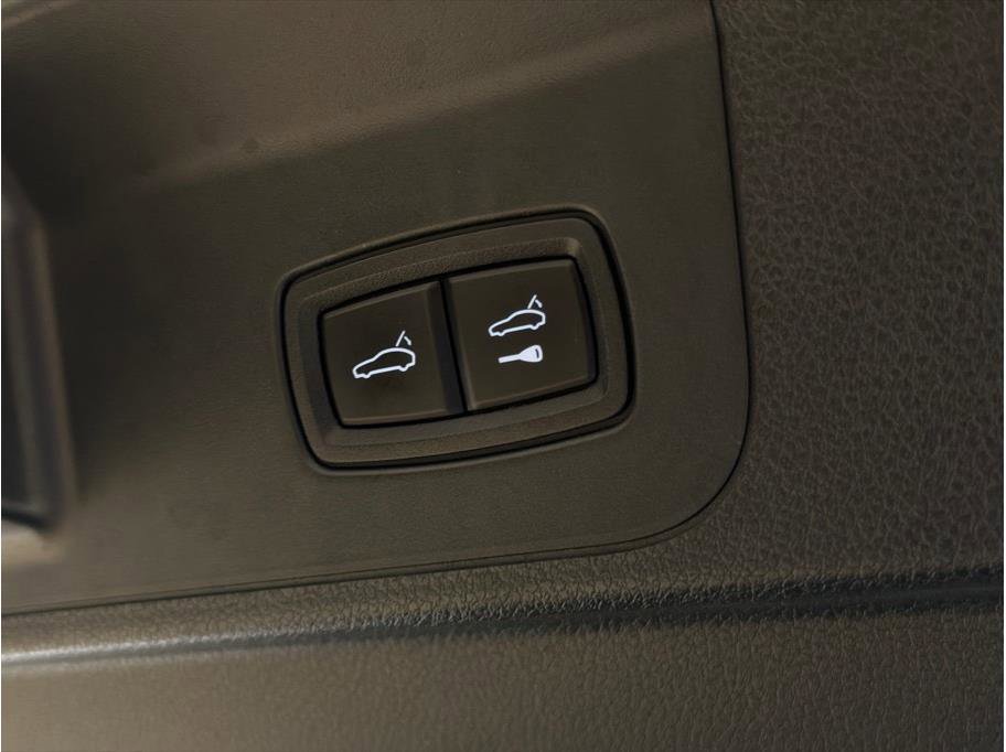 Used 2019 Porsche Panamera 4 AWD/4WD image 33