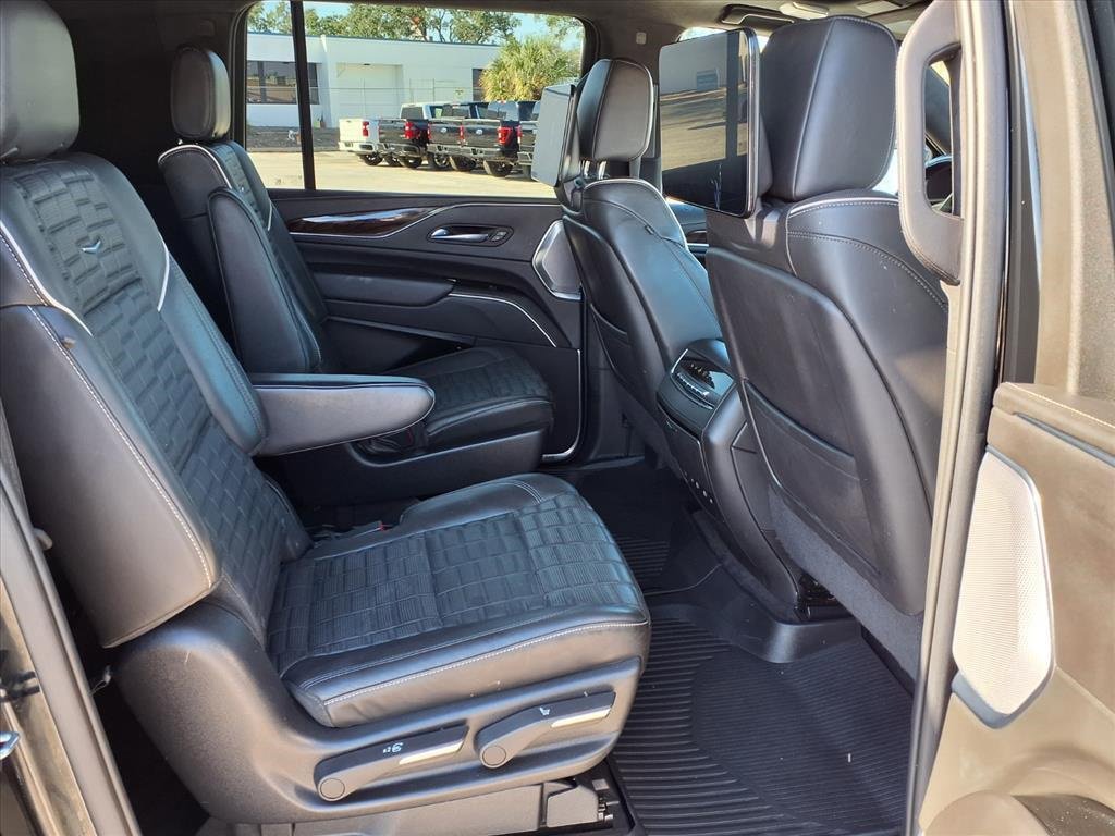 Used 2022 Cadillac Escalade ESV Sport Platinum image 17