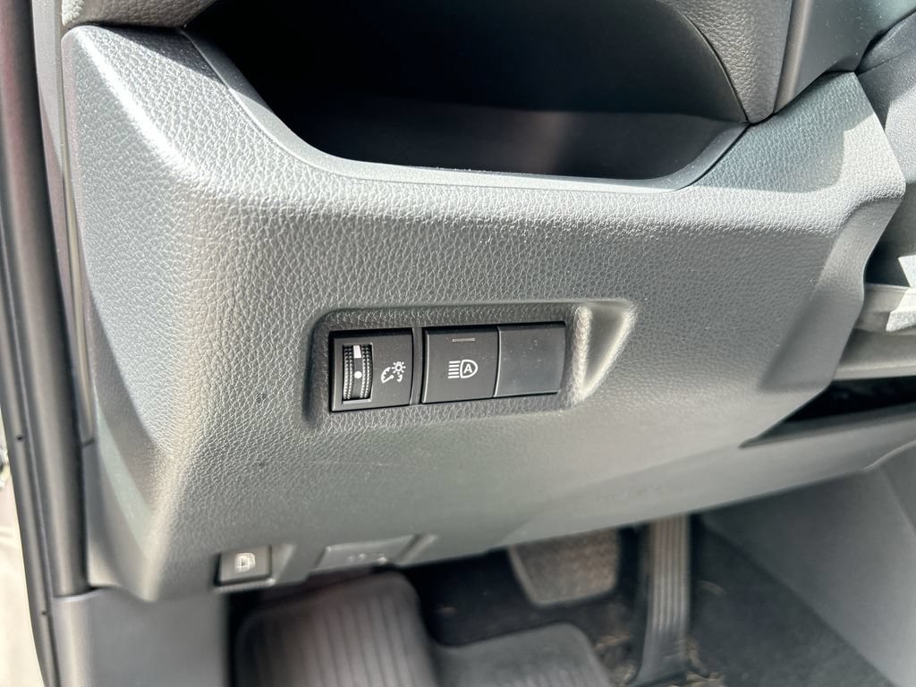 Used 2025 Toyota RAV4 LE AWD/4WD image 13