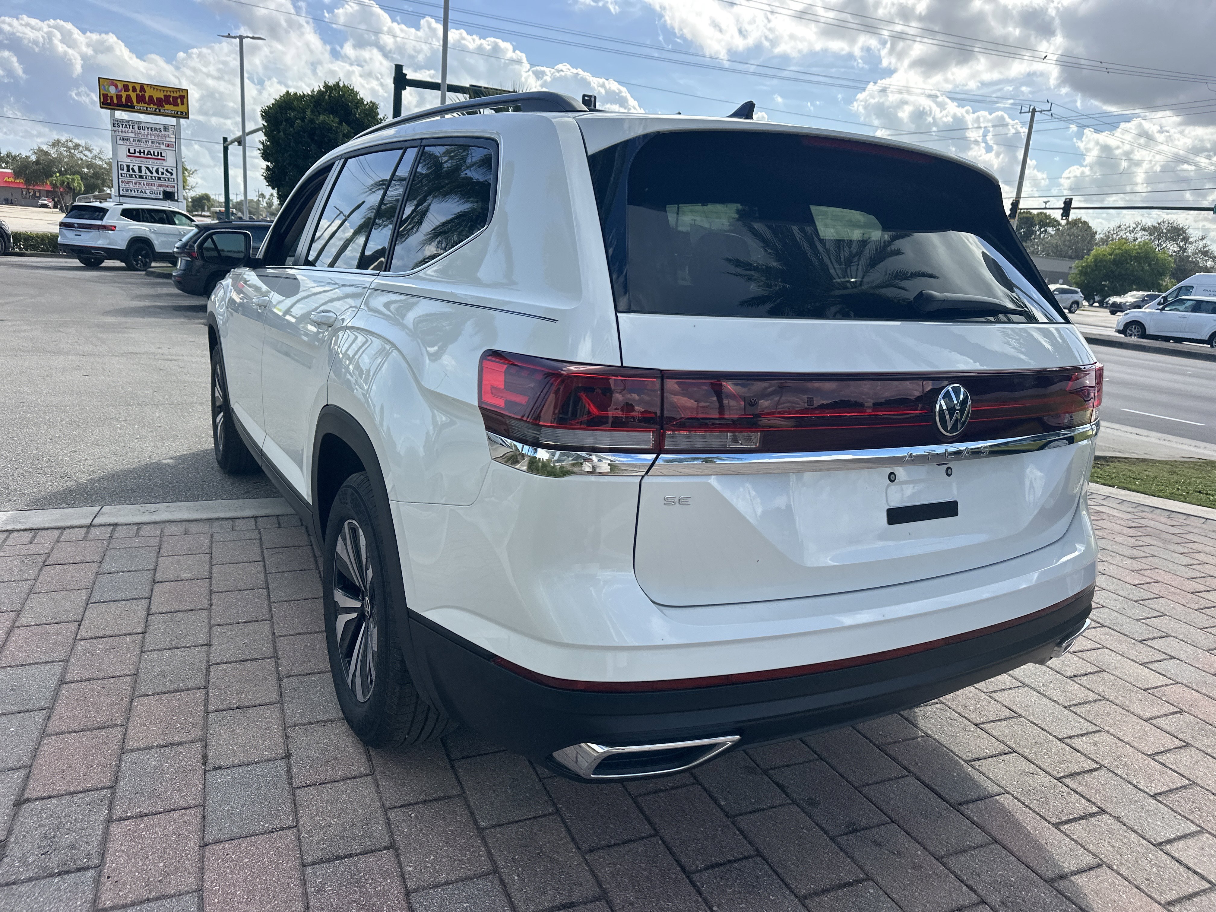 New 2026 Volkswagen Atlas SE image 8
