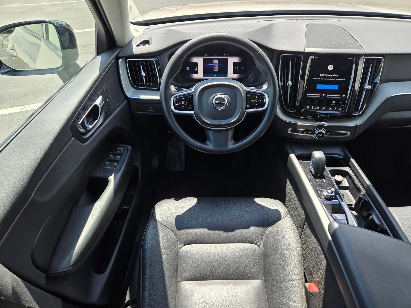 Certified 2025 Volvo XC60 B5 Plus AWD/4WD image 21