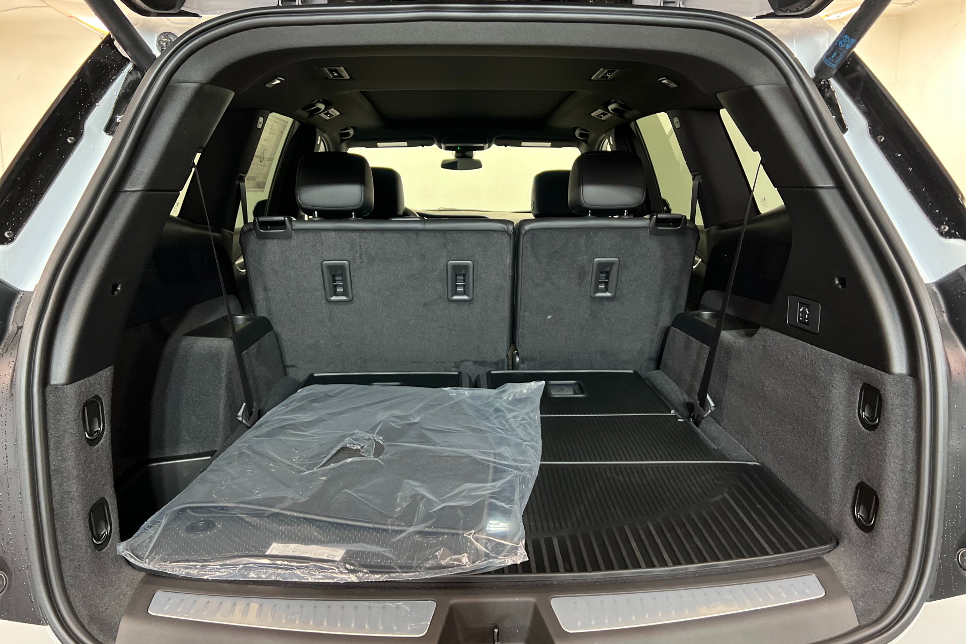 New 2025 Cadillac XT6 Luxury w/ LPO, Floor Liner Package image 23
