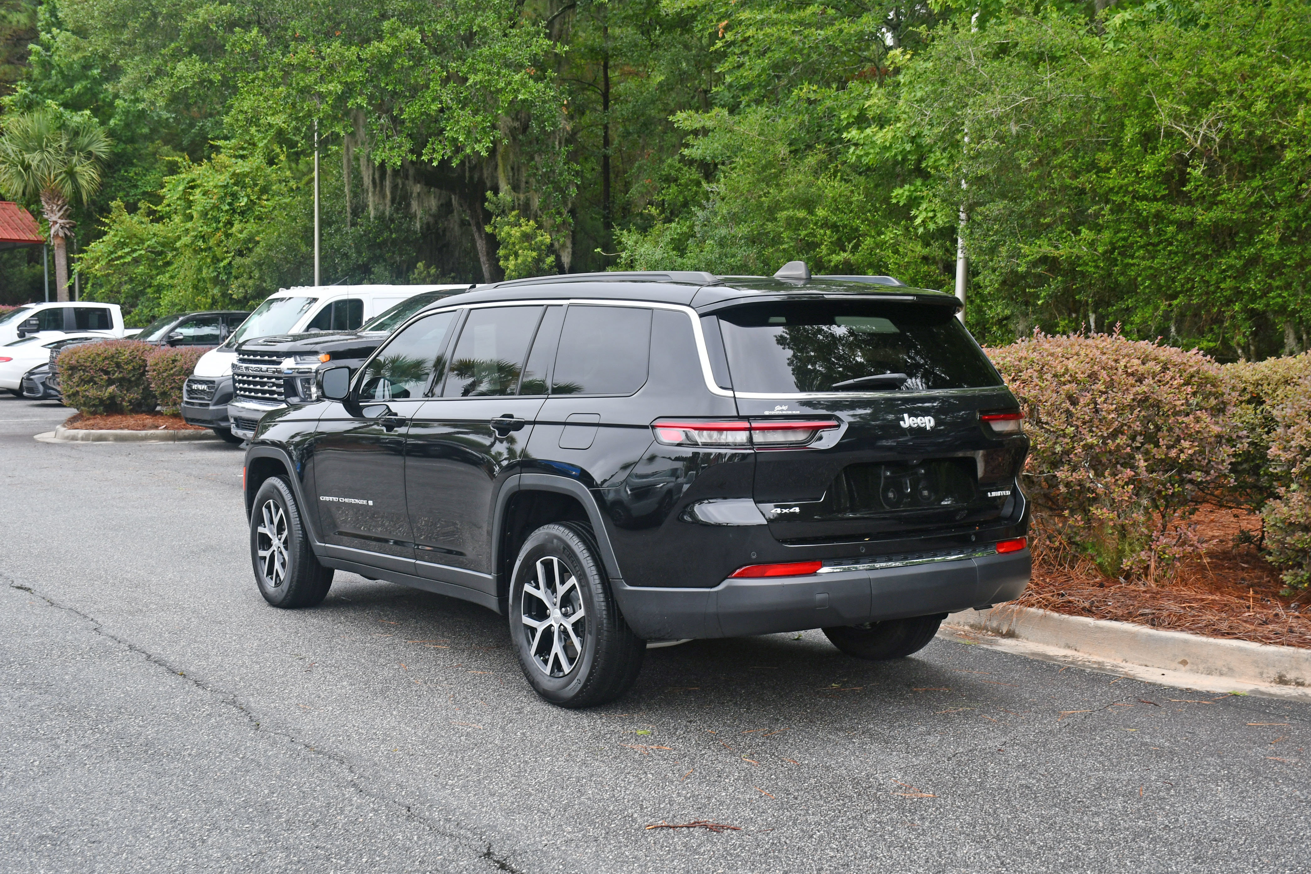 Used 2024 Jeep Grand Cherokee L Limited AWD/4WD image 3