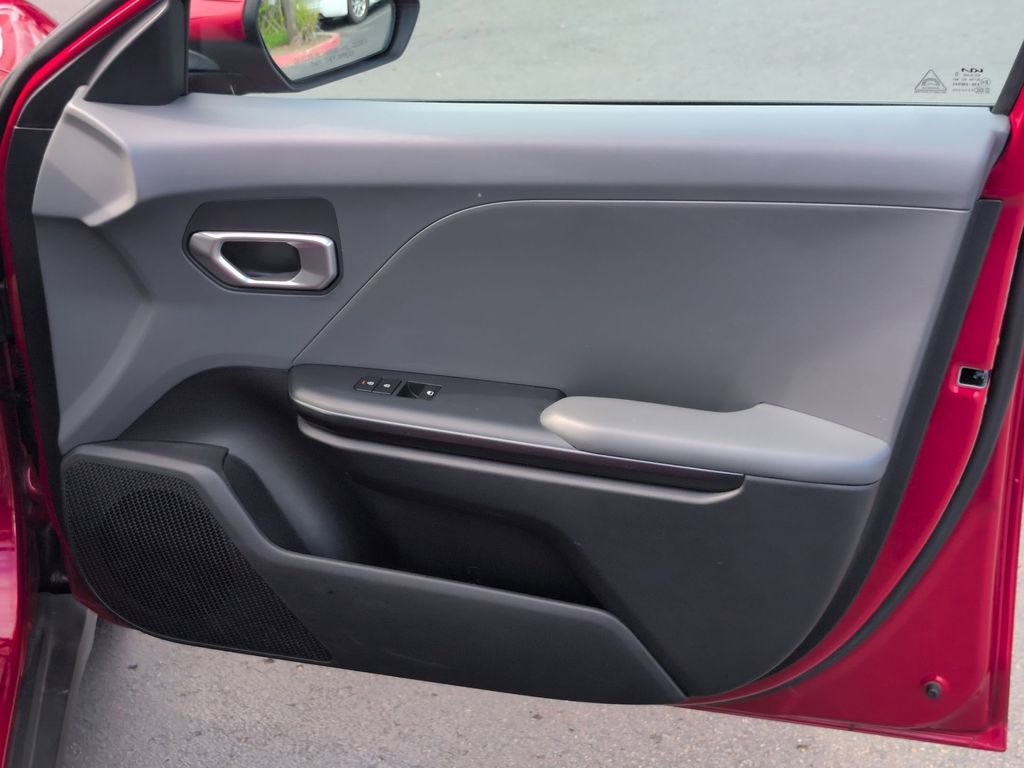Used 2025 Kia K4 LXS image 33