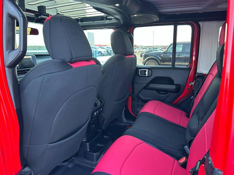 Used 2025 Jeep Wrangler Unlimited Sahara image 13