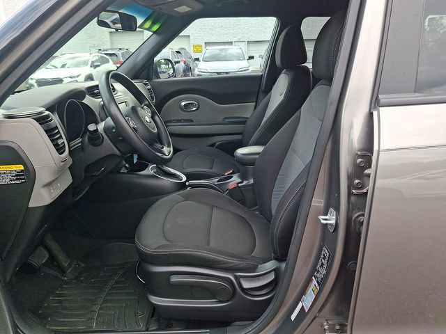 Used 2017 Kia Soul + FWD image 13