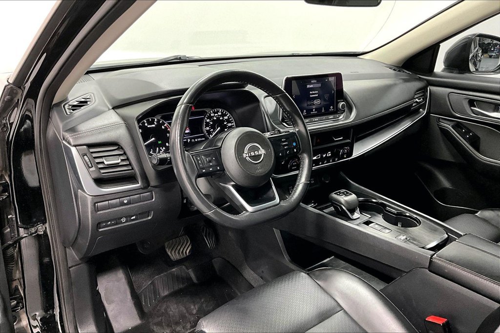 Used 2024 Nissan Rogue SV w/ SV Premium Package FWD image 16