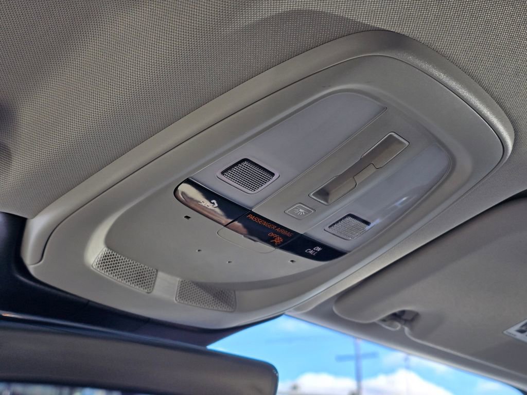Used 2022 Volvo XC60 B5 Momentum image 32