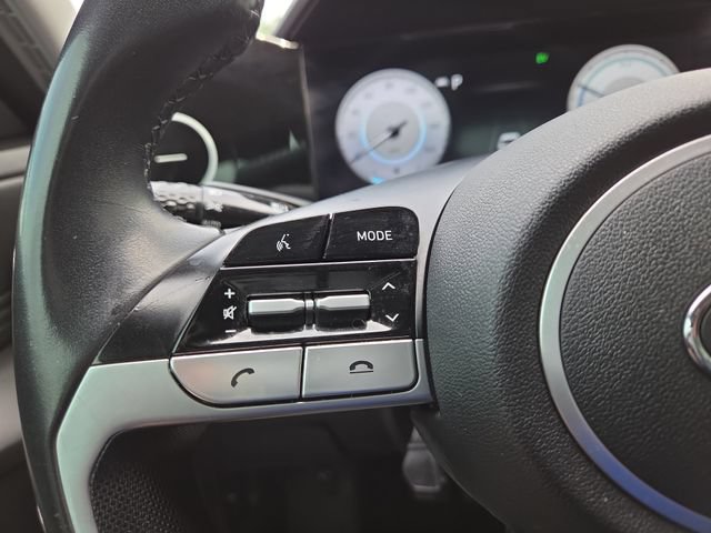 Certified 2022 Hyundai Elantra Limited FWD image 18