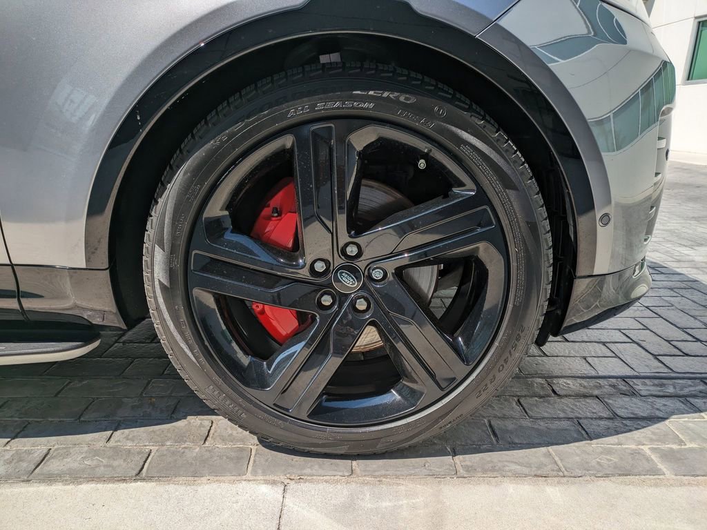 Used 2024 Land Rover Discovery Dynamic SE image 12