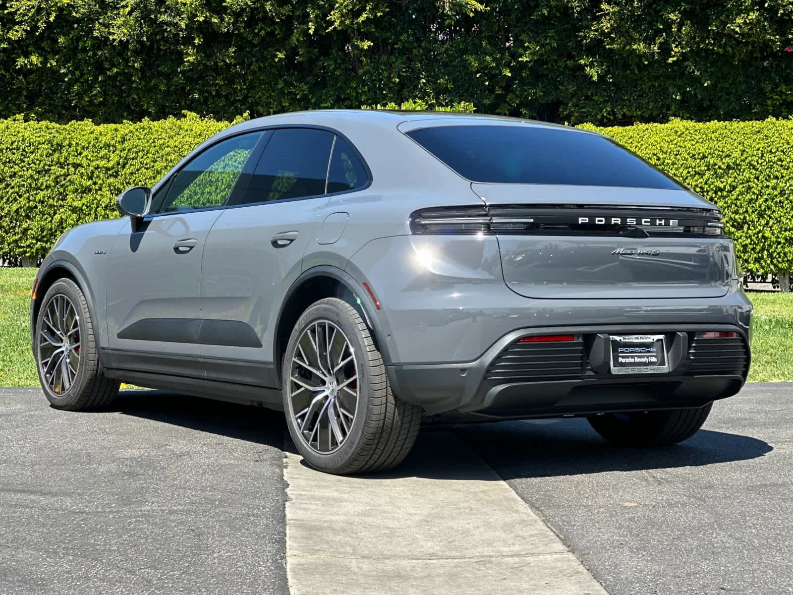 New 2026 Porsche Macan 4S Electric AWD/4WD image 3