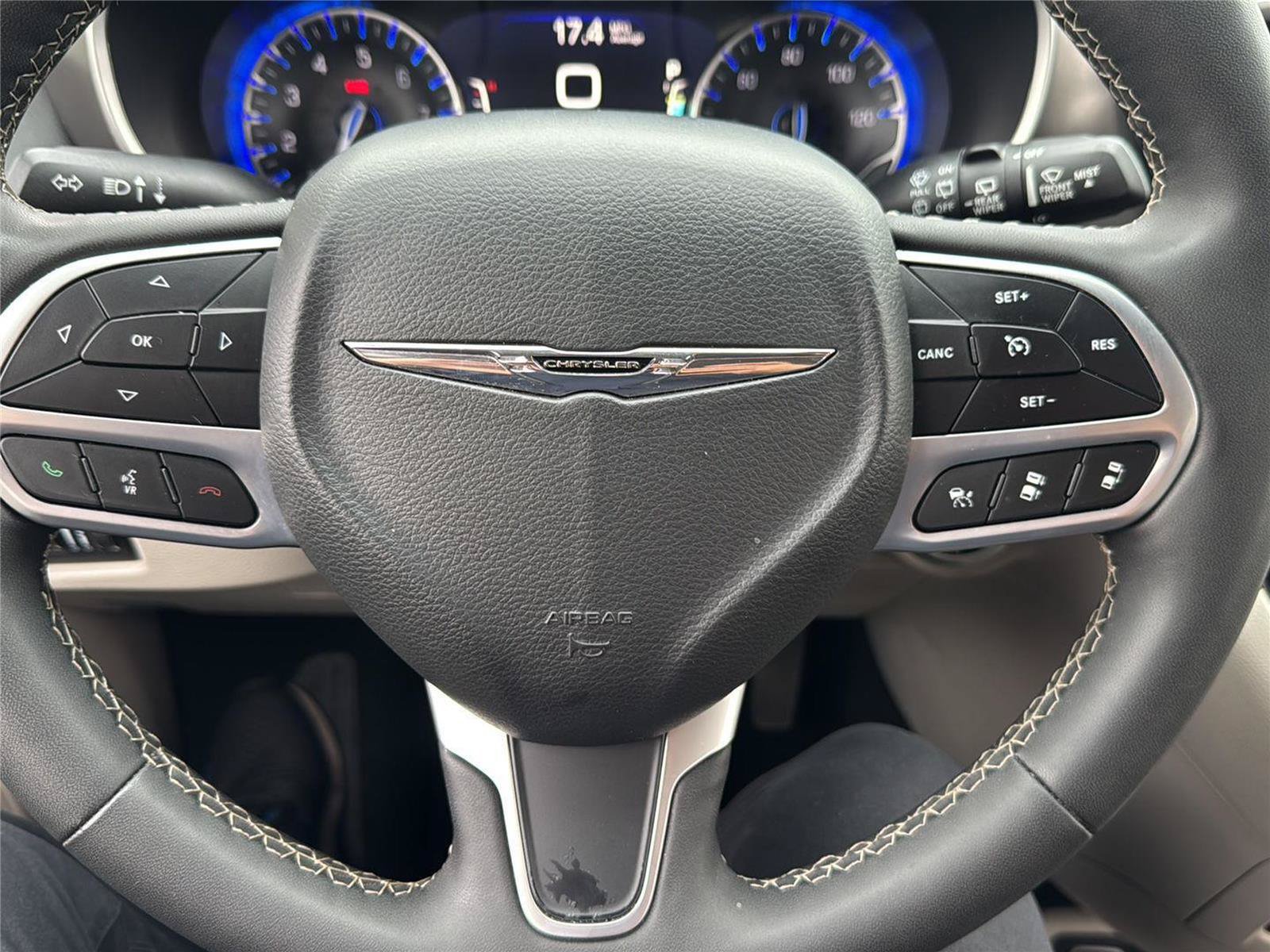 Used 2024 Chrysler Pacifica Touring-L FWD image 16