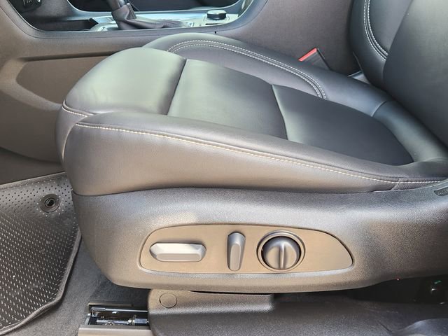 Used 2023 Chevrolet Traverse LT FWD image 23