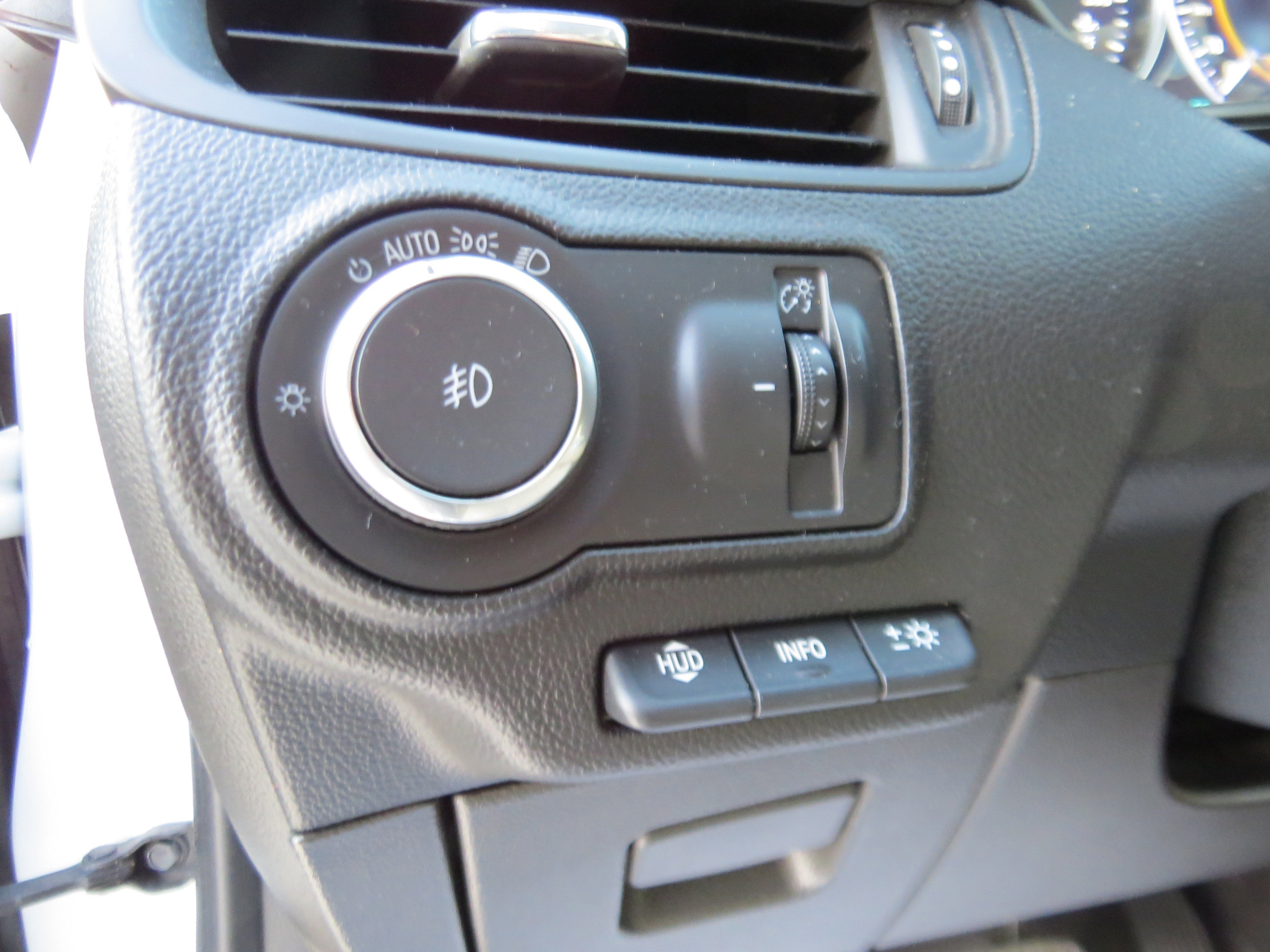 Certified 2020 Buick Envision Premium w/ Driver Confidence Package image 19