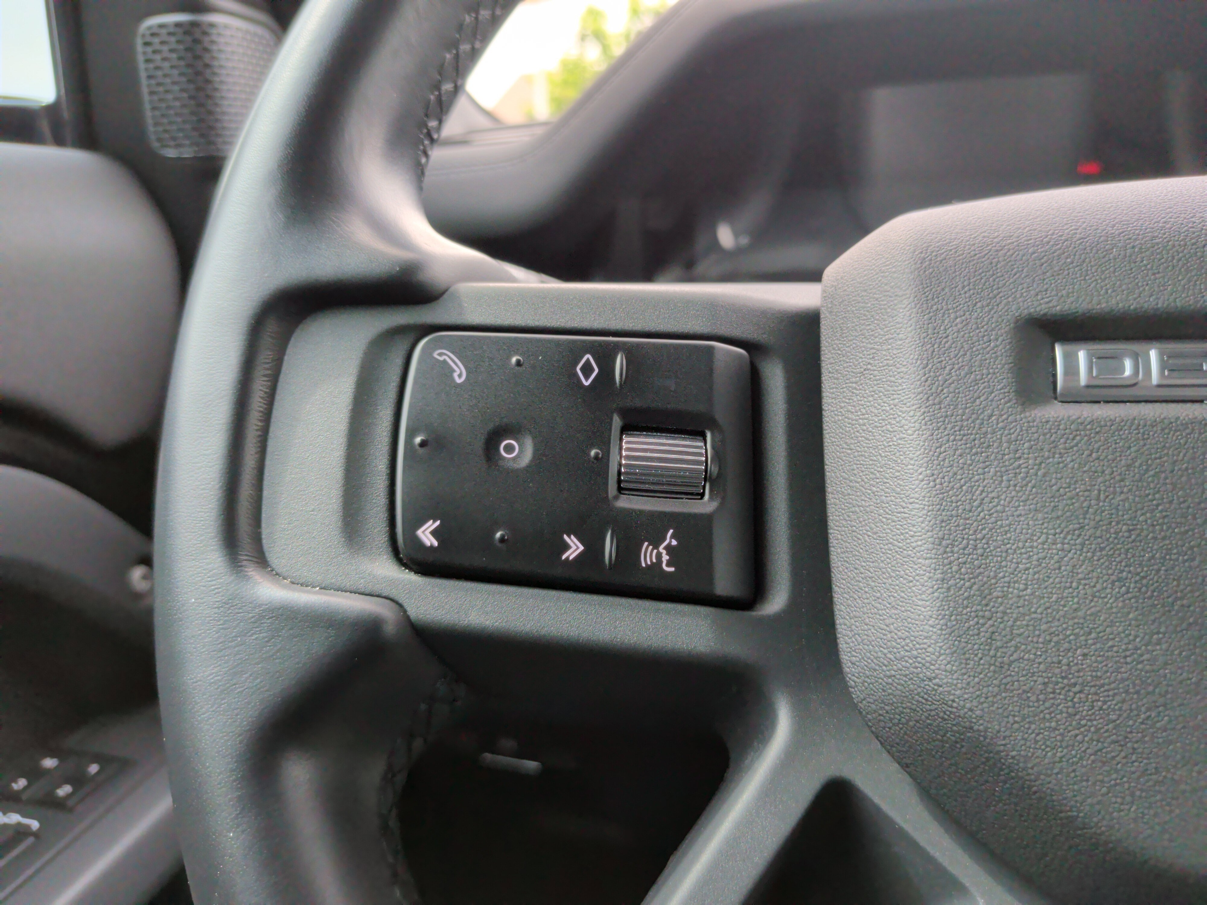 Used 2023 Land Rover Defender 110 X-Dynamic SE image 24