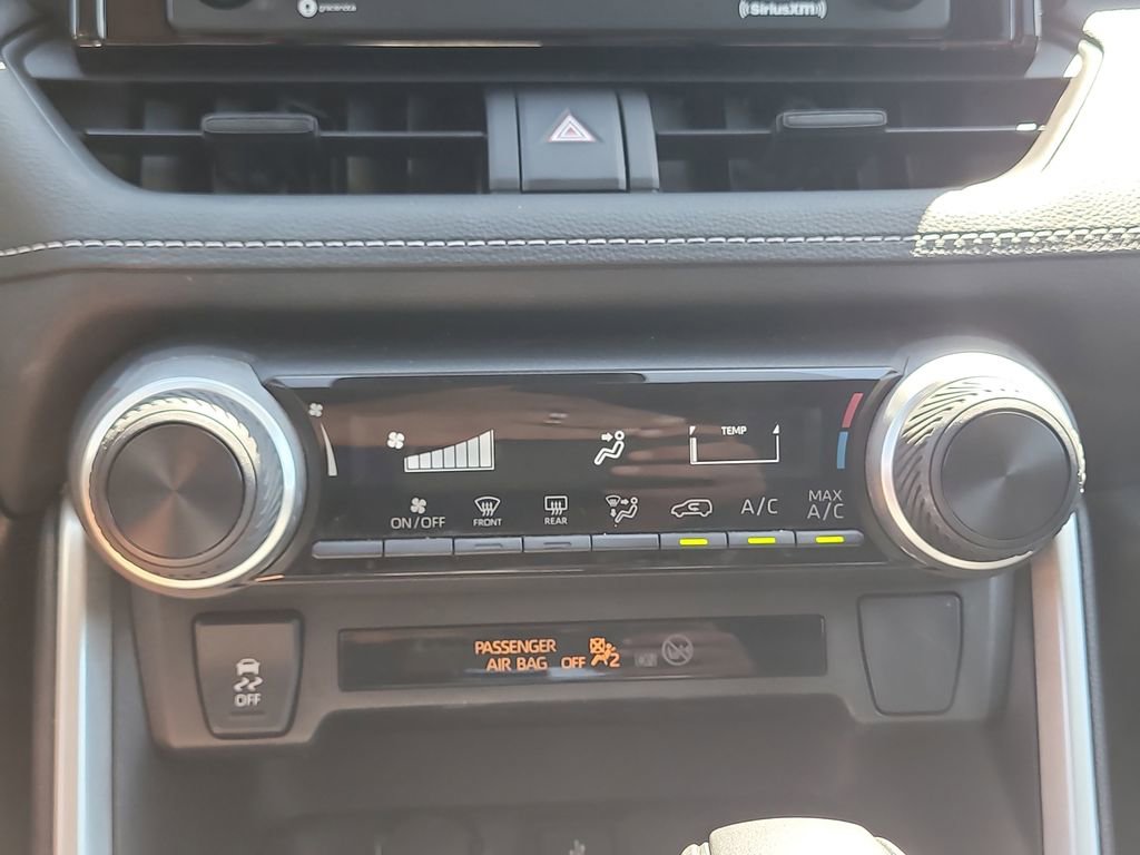 Used 2022 Toyota RAV4 LE image 21