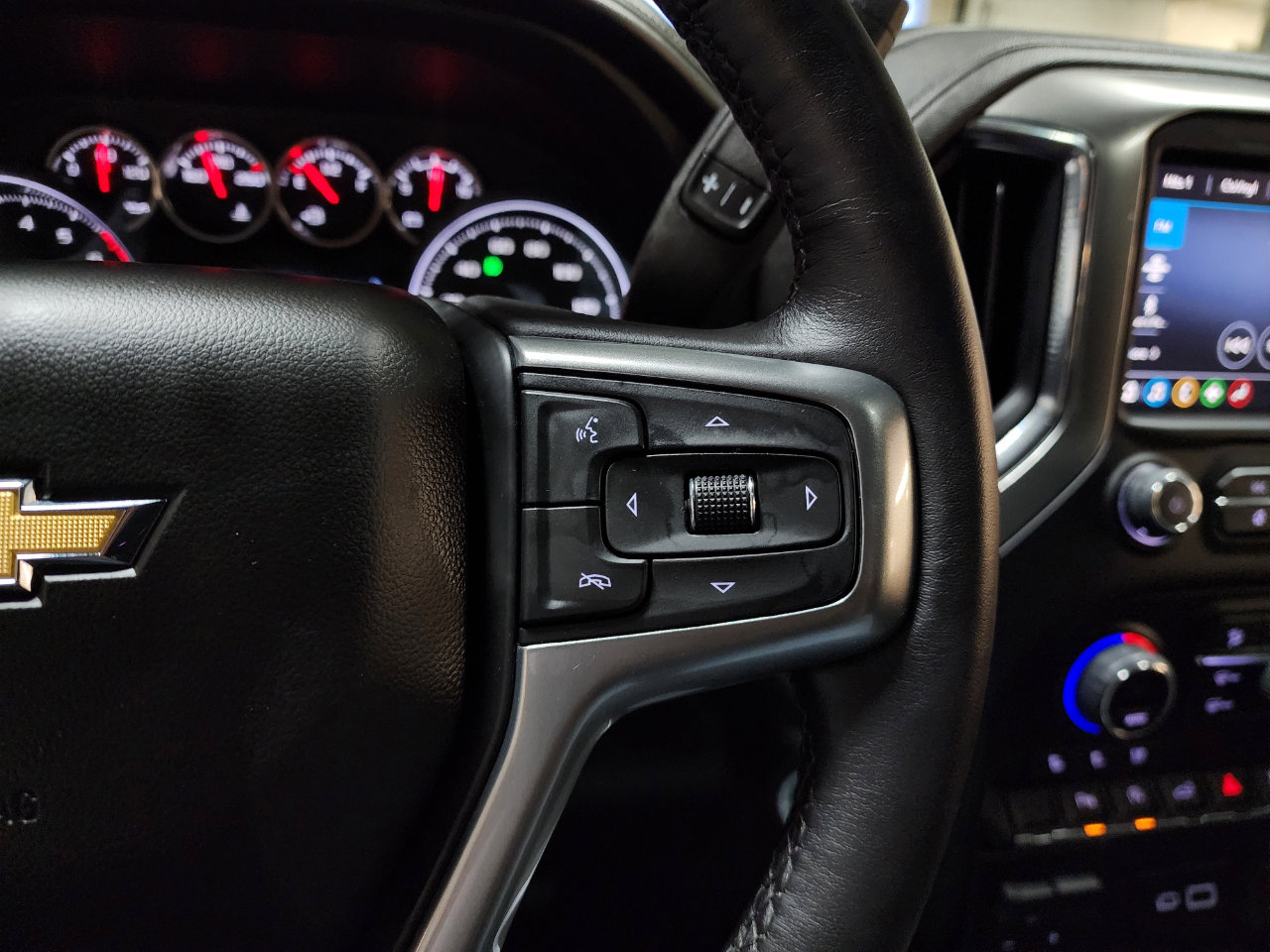 Used 2022 Chevrolet Silverado 1500 LTZ image 30