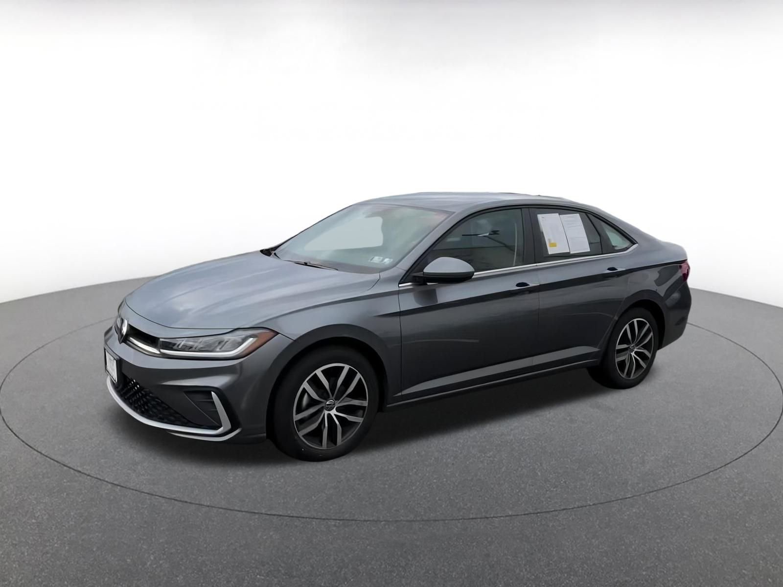 Used 2025 Volkswagen Jetta SE image 7