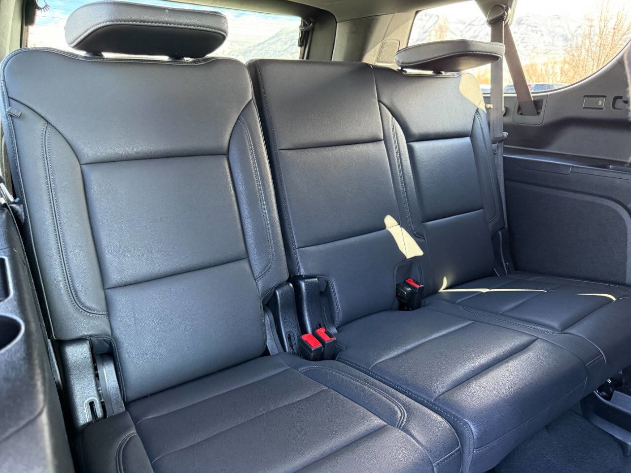 Used 2025 Chevrolet Suburban Z71 image 21