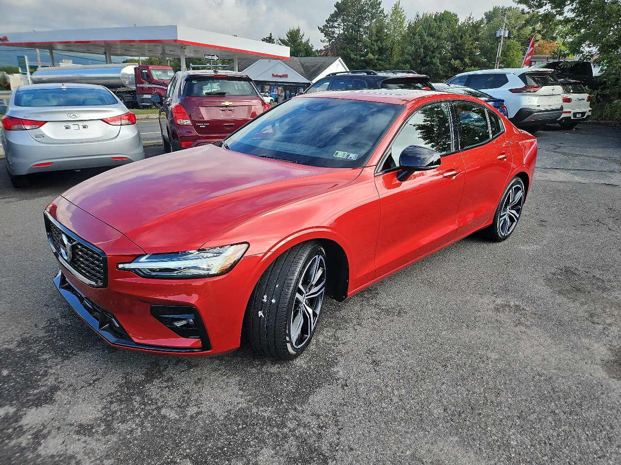 Used 2021 Volvo S60 T6 R-Design image 7