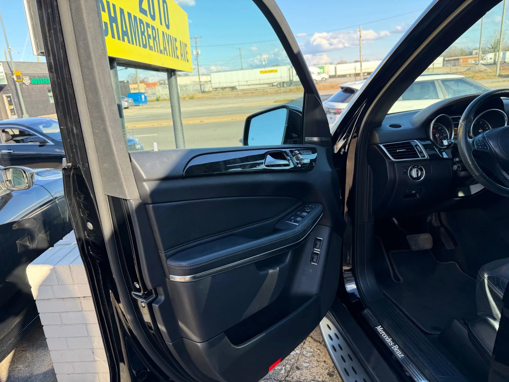 Used 2017 Mercedes-Benz GLS 550 4MATIC w/ Driver Assistance Package image 22