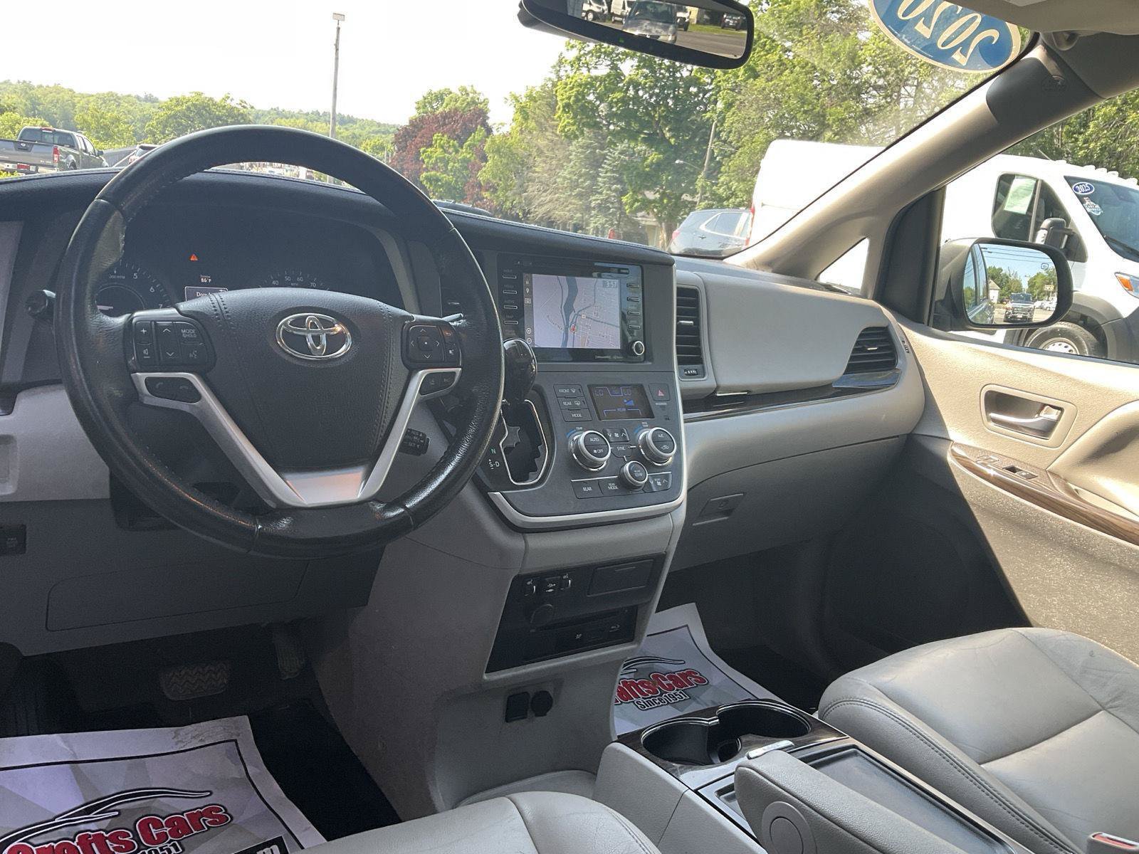 Used 2020 Toyota Sienna XLE Premium AWD/4WD image 14