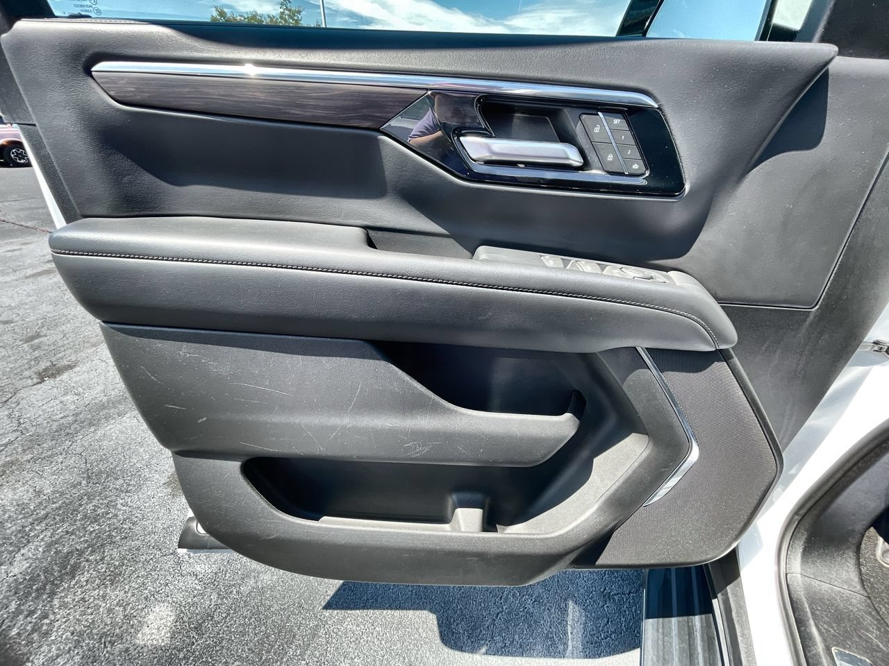 Used 2025 Chevrolet Tahoe LT RWD image 22