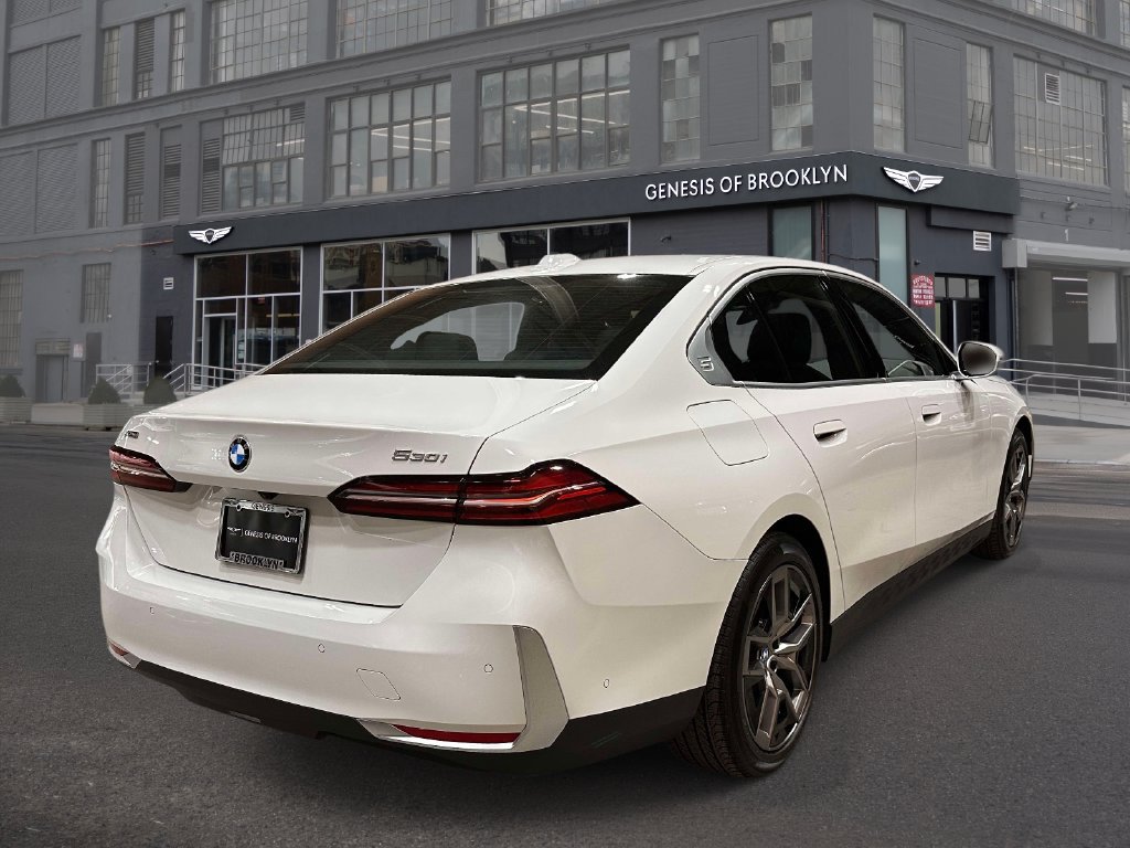 Used 2026 BMW 530i xDrive AWD/4WD image 5