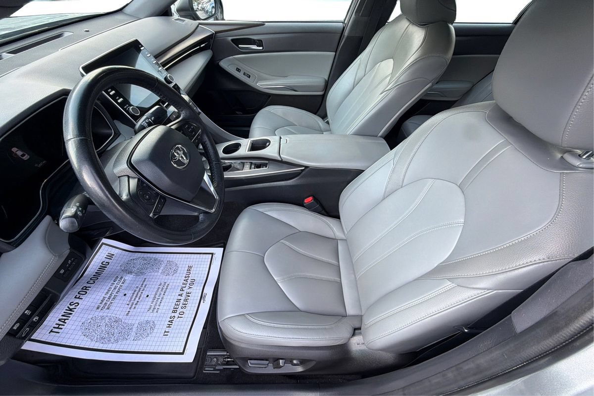Used 2019 Toyota Avalon XLE w/ Moonroof Package FWD image 9