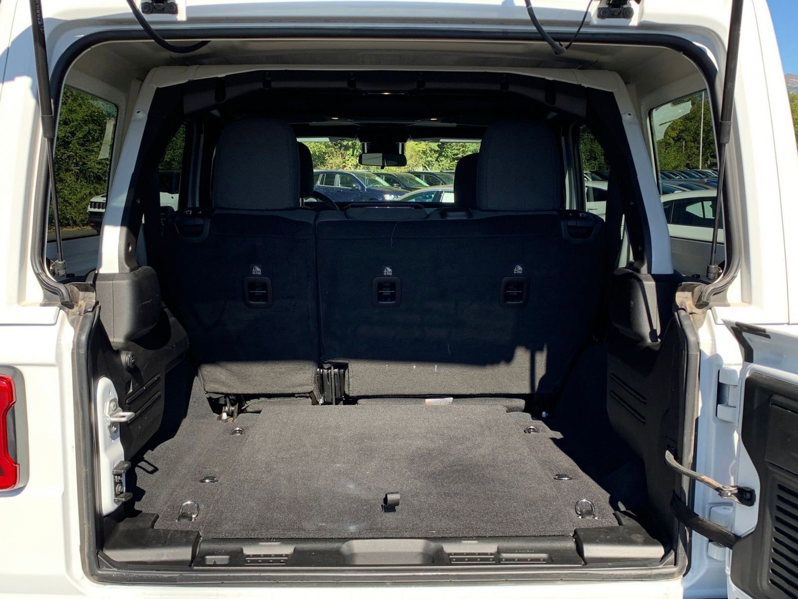 Used 2025 Jeep Wrangler Sahara image 30