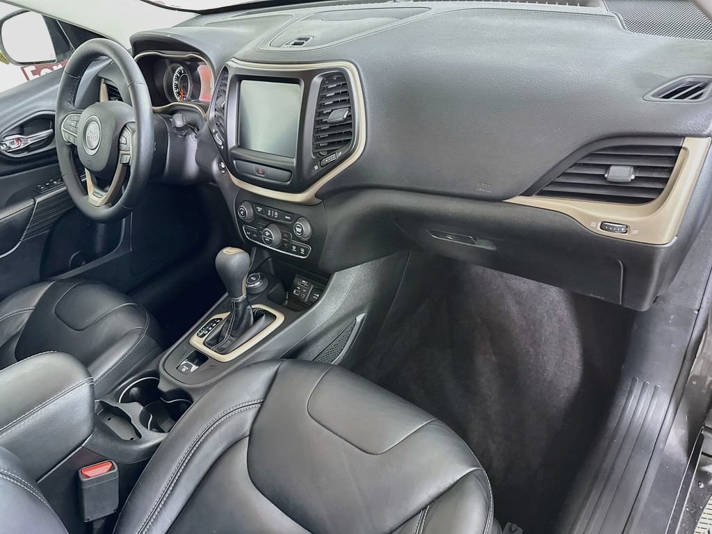 Used 2017 Jeep Cherokee Limited AWD/4WD image 32