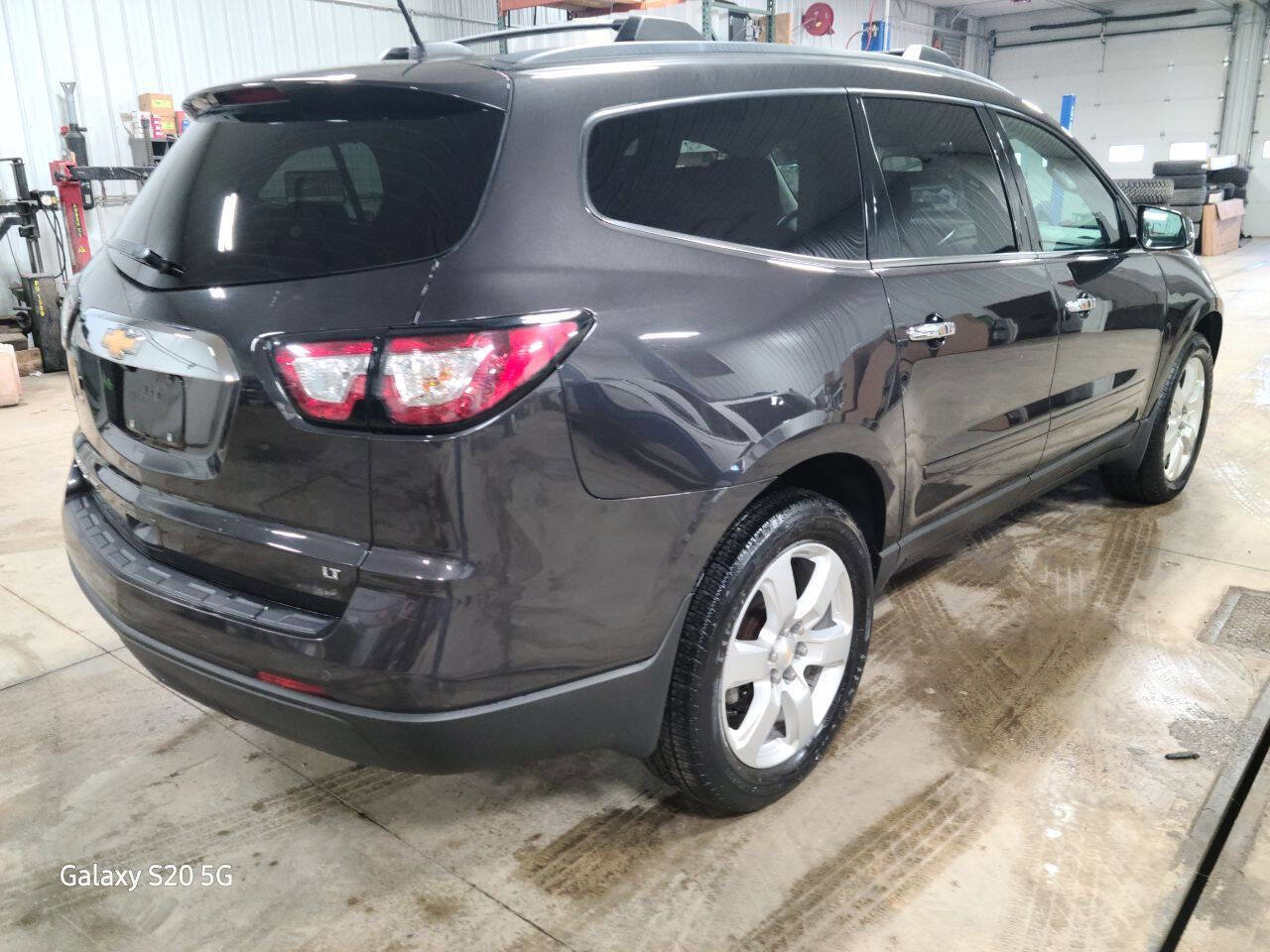 Used 2017 Chevrolet Traverse LT w/ Style and Technology Package image 8
