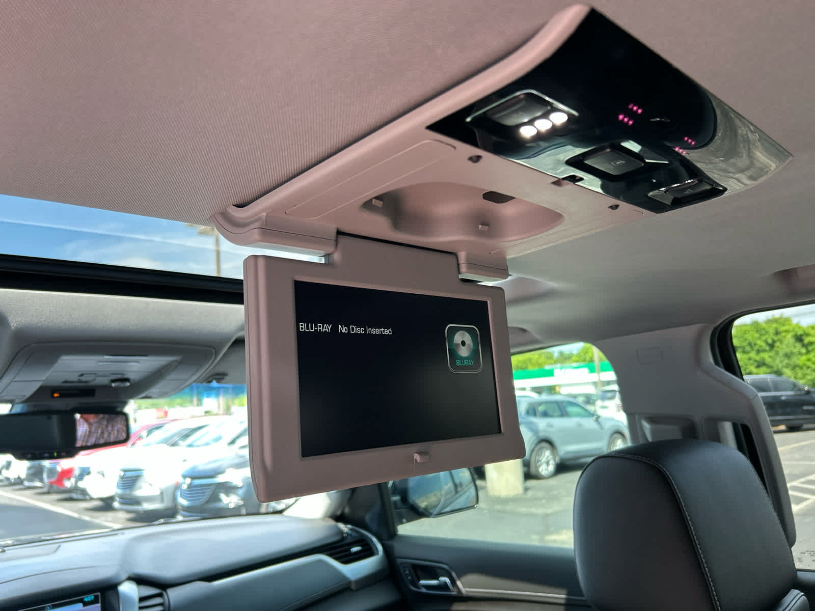 Used 2019 Chevrolet Suburban Premier AWD/4WD image 25