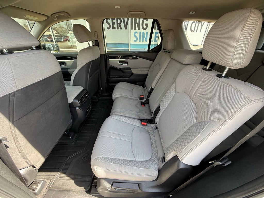 Used 2023 Honda Pilot LX image 8