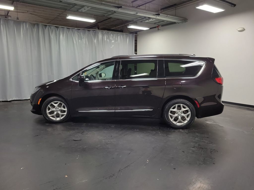 Used 2017 Chrysler Pacifica Touring-L w/ Tire & Wheel Group image 6