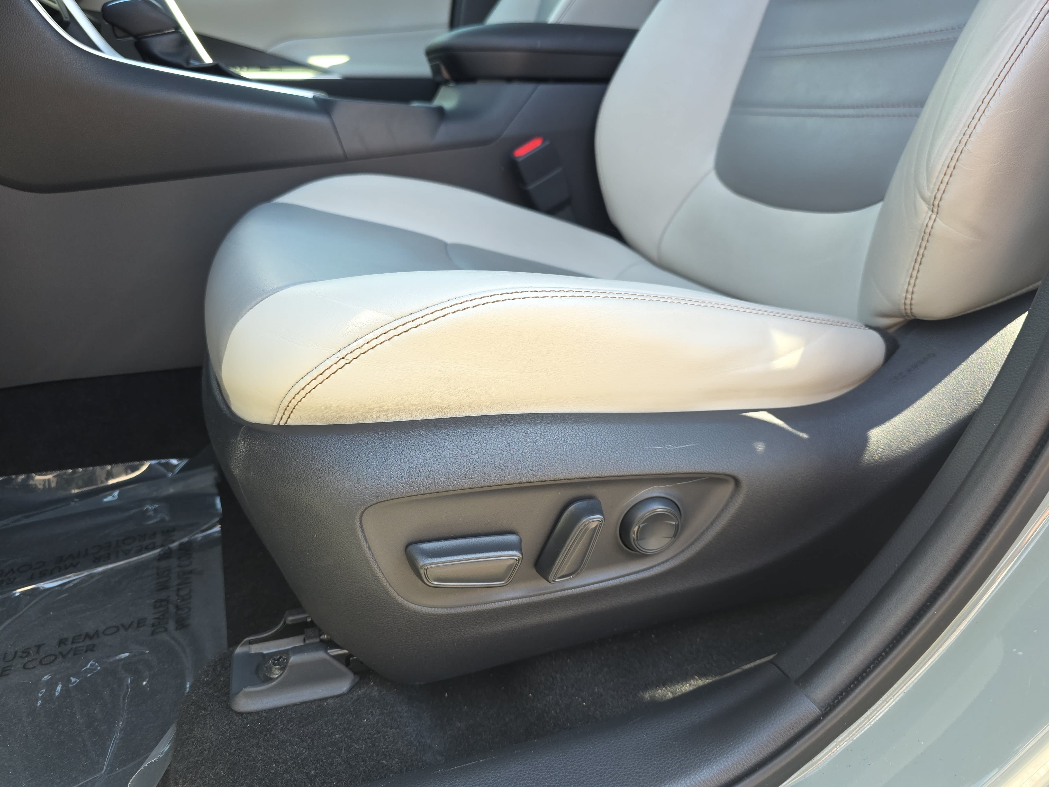 Used 2019 Toyota RAV4 XLE Premium FWD image 27