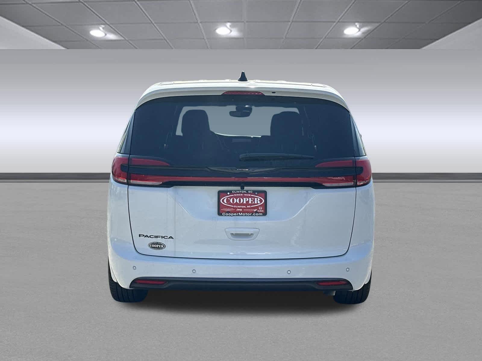 New 2026 Chrysler Pacifica Select FWD image 4