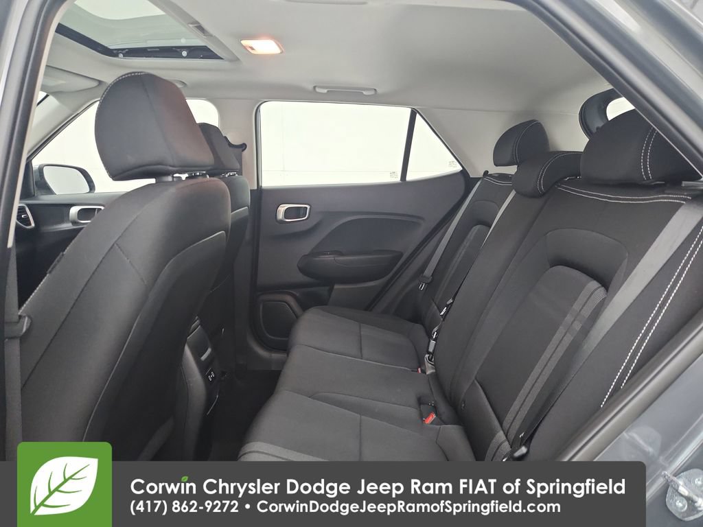 Used 2025 Hyundai Venue SEL FWD image 31