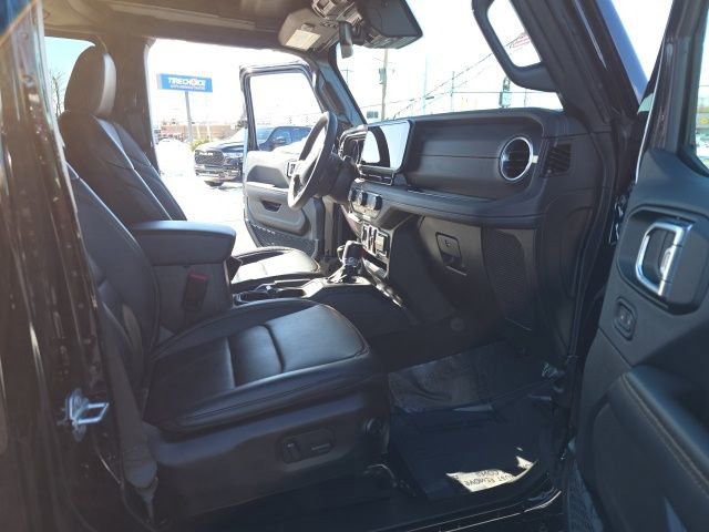 Used 2025 Jeep Wrangler Unlimited Sahara w/ Safety Group image 38